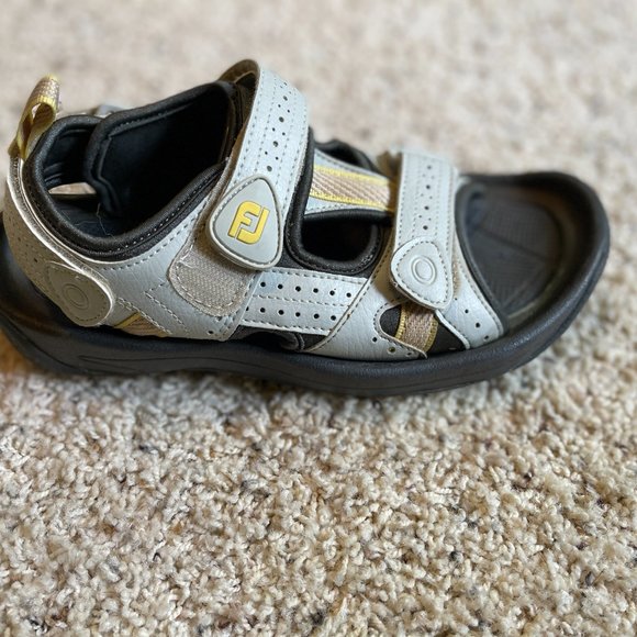 FootJoy Women’s golf sandal in light gray size 7medium. - Picture 5 of 11
